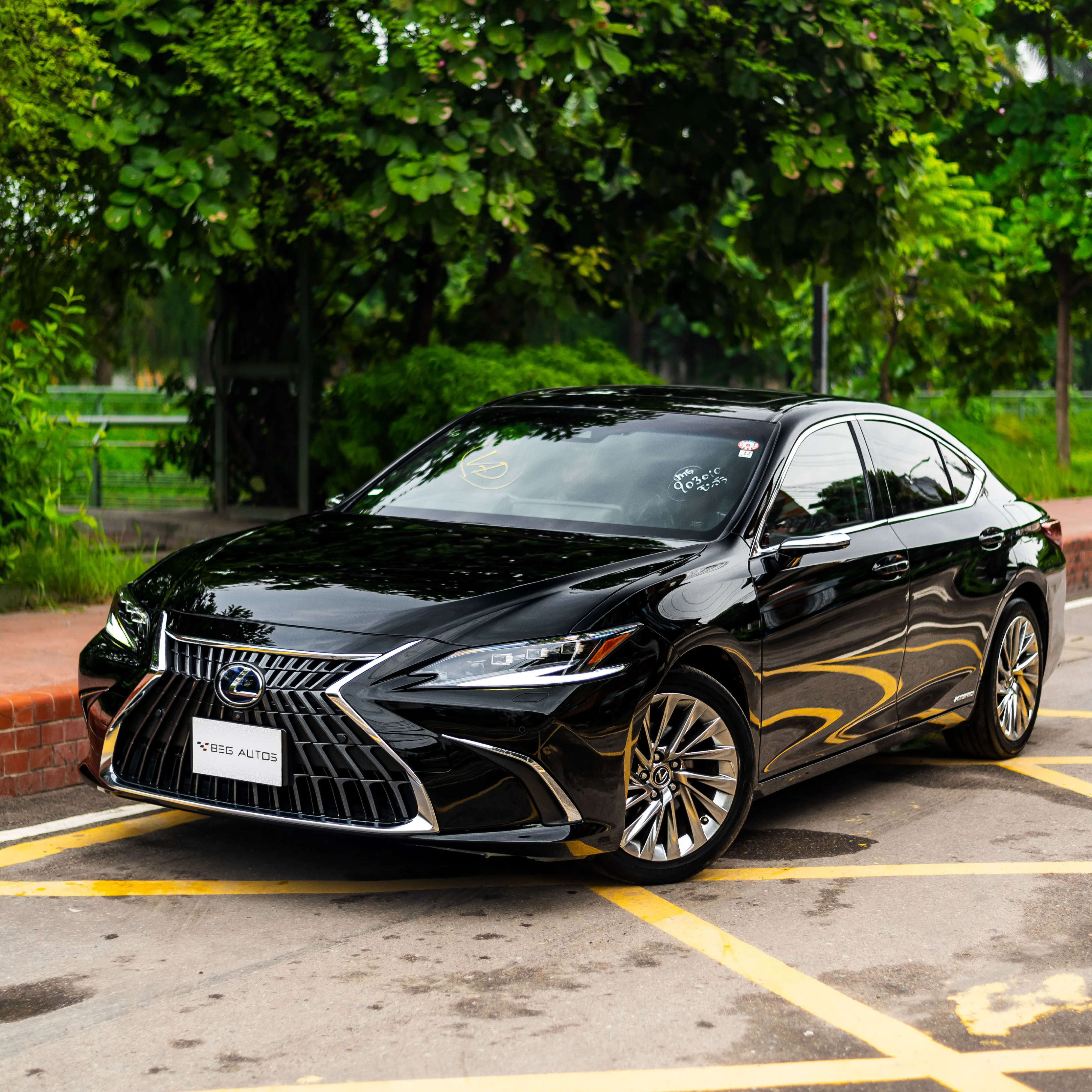 Front view of  Lexus 2021 in Black