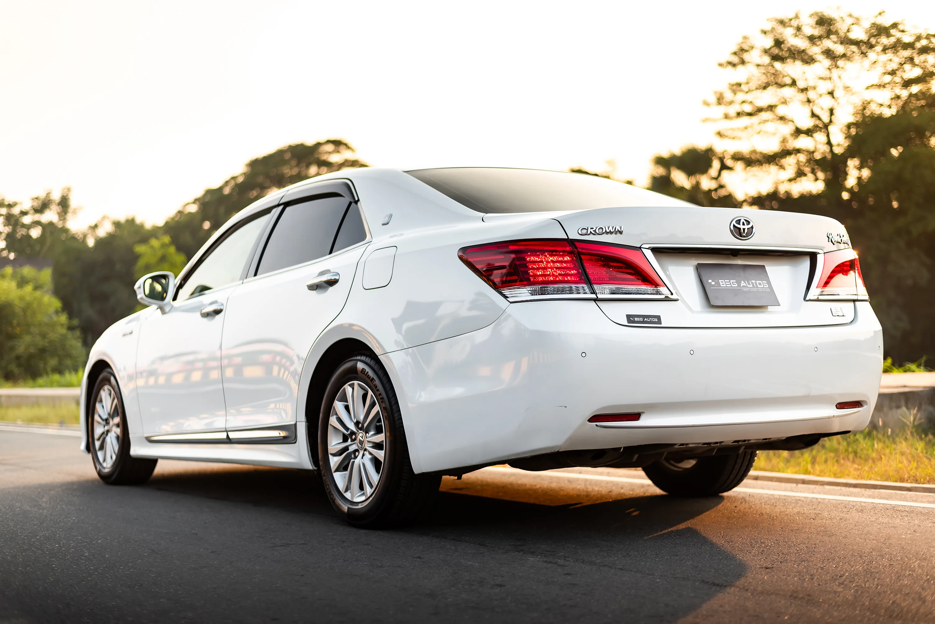 Toyota Crown Royal Saloon