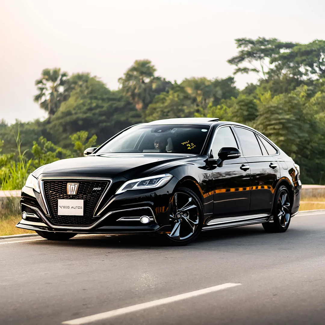 Front view of Toyota 2020 in Black