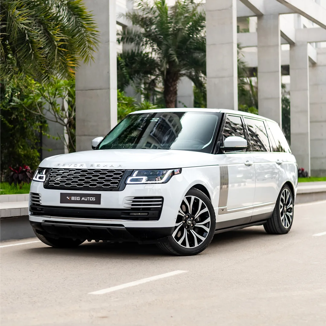 Front view of 2021 Land Rover 2020 in White