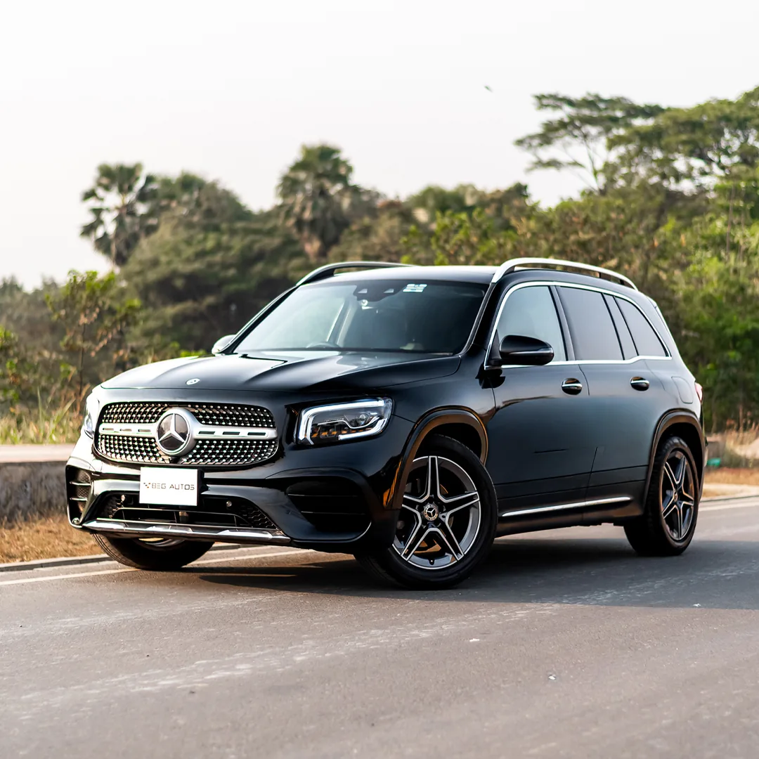 Front view of 2024 Mercedes-Benz 2023 in Black
