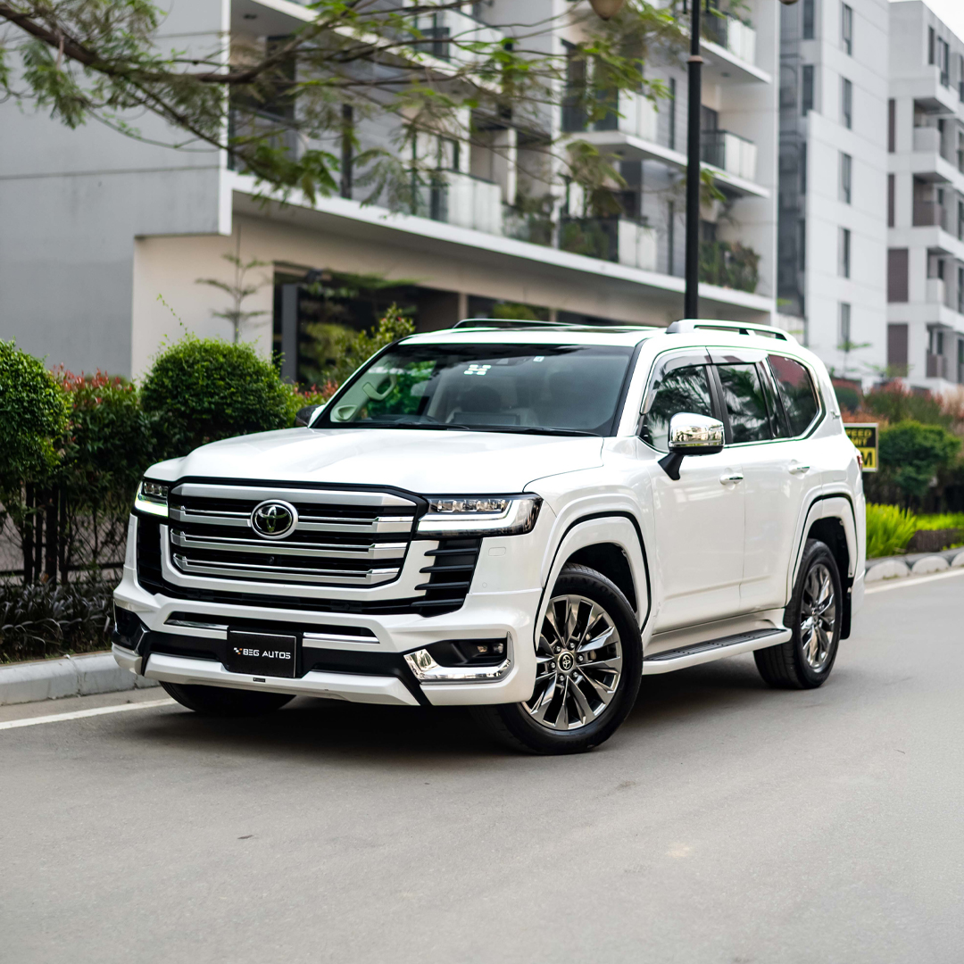Front view of 2023 Toyota 2022 in White