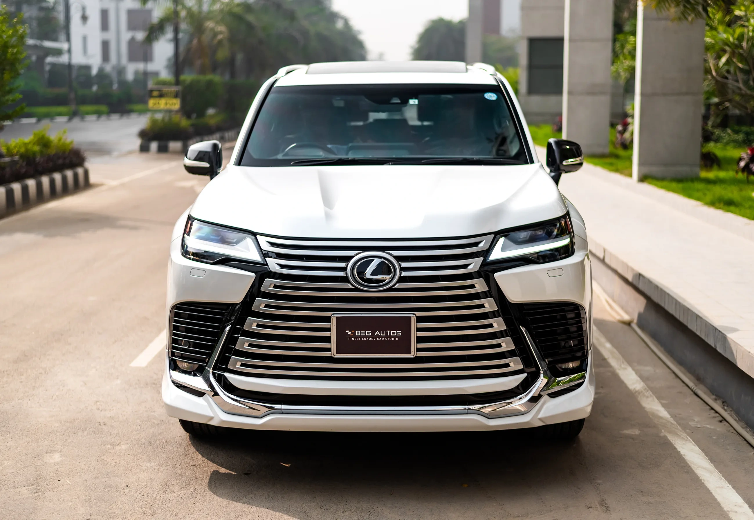 Lexus  LX 600